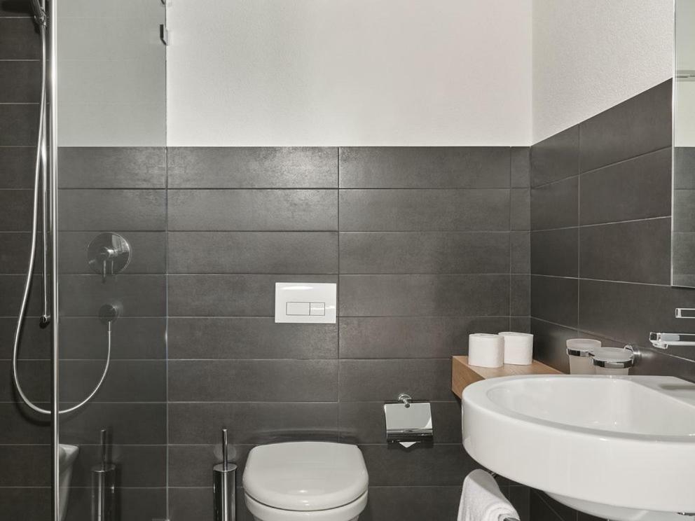 Hotel Toedi Linthal Bagian luar foto